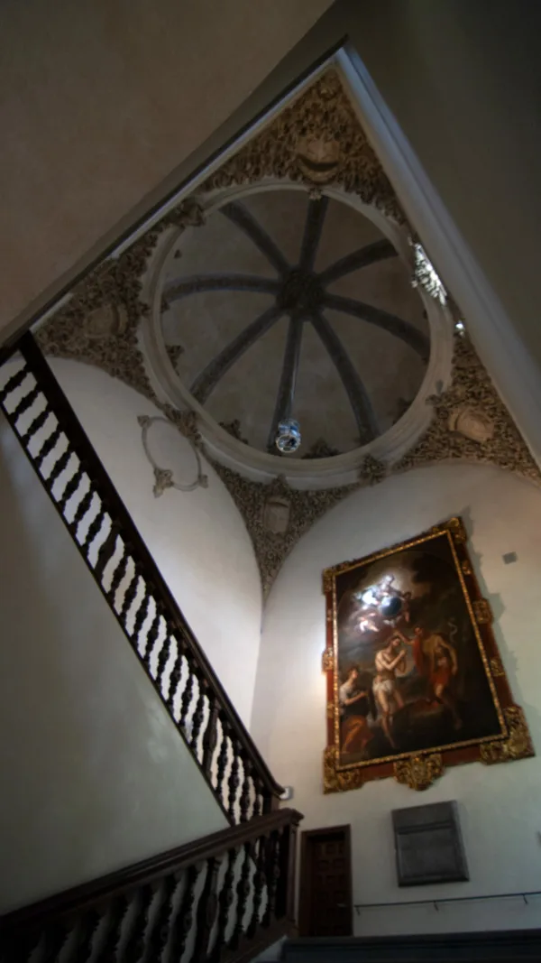 In the Madrasah Palace in Granada, the stairway walls were restored with a Baroque white Artisan Stucco Fresco plaster, carefully designed to match the original historic surface. The gentle texture draws the eye upwards to the crowning vault, where Renaissance ornamentation has been preserved.